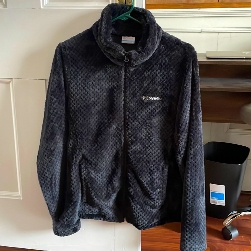 Navy blue Columbia sweatshirt